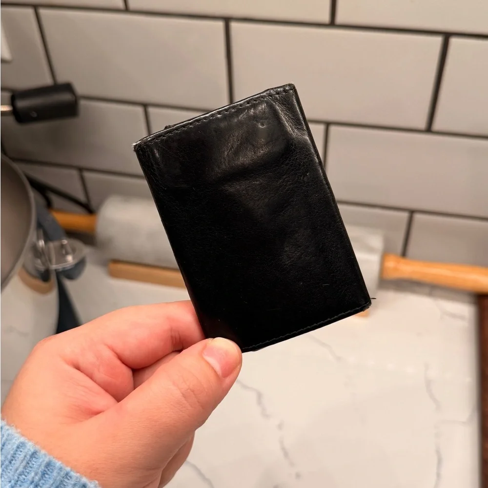 GUCCI   Black Leather Key & Card Holder with Gold Logo